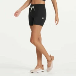 Vuori Womens Shorts Halo Vintage -clothing shop VW391HBK 1078 1200x crop center b4e32001 0ddc 4cee b20b b70558f0f841