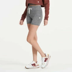 Vuori Womens Shorts Halo Vintage -clothing shop VW391HTG 0340 1200x crop center aae9f0e4 7077 44f8 9a0e 28a0f1873347