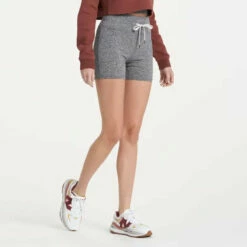 Vuori Womens Shorts Halo Vintage -clothing shop VW391HTG 0349 1200x crop center 0b2ca495 60a9 499d 9d9c 5d14de2aa988