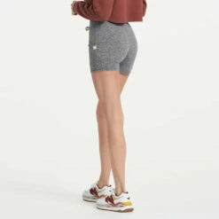 Vuori Womens Shorts Halo Vintage -clothing shop VW391HTG 0364 1200x crop center eb590add 22b6 4b74 b2a1 0eb2ac8ed6ec