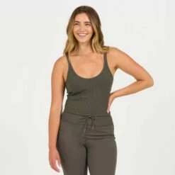 Vuori Womens Tank Top Rib Crop -clothing shop VW418ORE 0665 1200x crop center fc0bdbca ead6 40dc 9cc1 50039dda7871