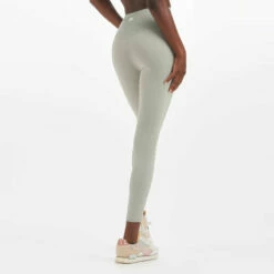 Vuori Womens Pants Rib Studio Legging -clothing shop VW428EUC 02093 1200x crop center 19fd133f 6357 4110 b7cf 962834dc7040