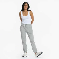 Vuori Womens Pants Laguna Lounge Pant 2.0 -clothing shop VW437LHG 1715 RETOUCH 1200x crop