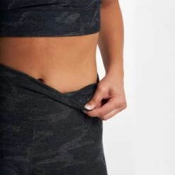 Vuori Womens Pants Clean Elevation Legging -clothing shop VW444 LBCM 5 2048x 8361c48e 78e7 4e33 bd4b 0ad645ac6f9b