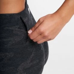 Vuori Womens Pants Clean Elevation Legging -clothing shop VW444 LBCM 6 2048x 050801fa df5a 4e0b a91f 199a47fa0a3a