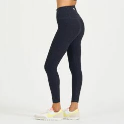 Vuori Womens Pants Clean Elevation Legging -clothing shop VW444HMD 3 2048x 7bedb25f e08a 4b88 a3f2 7820f533ba9a