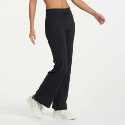 Vuori Womens Pants Daily Wideleg -clothing shop VW489BLK 0485 1200x crop center fbf8684f 699f 4389 8331 c5601092f060