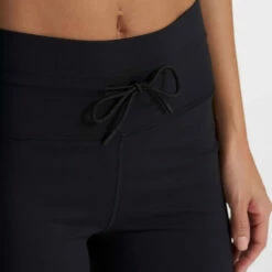 Vuori Womens Pants Daily Wideleg -clothing shop VW489BLK 0506 1200x crop center acf31c95 1554 416c baaa 6aac8394213b