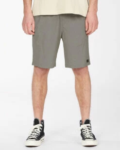 Billabong Mens Shorts Crossfire Elastic Submersible 18" -clothing shop abyws00190 billabong w gry frt1