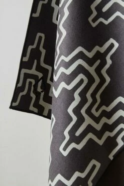 Nomadix Towel Teton Black -clothing shop bwnjKQFfSzuvGw6mKH8Y NM CORO 103 drape lo 540x 9fd4ea58 e0e4 4230 8252 3ef58f4f7587