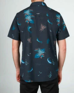 Salty Crew Mens Woven Ernesto Perforated Tech -clothing shop ern black back 750x 600d7691 8e95 4494 99e4 c863a820f997