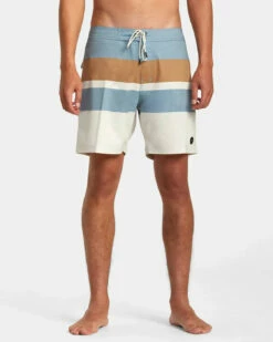 RVCA Mens Boardshorts Westport 17" 22 RVCA Mens Boardshorts Westport 17" -clothing shop m1121rwt rvca w lbl frt1