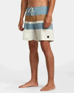 RVCA Mens Boardshorts Westport 17" 24 RVCA Mens Boardshorts Westport 17" -clothing shop m1121rwt rvca w lbl sd1