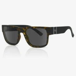 Madson Sunglasses Strut -clothing shop madson 25 1302 front frame Square Angled 600x 2x 8dcb2af8 4718 475b 8ba7 ef84c4a10ca3